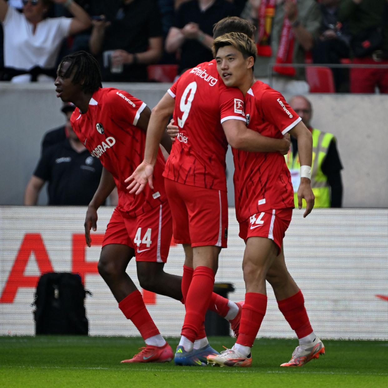 J9九游会-包含法兰克福发布备战花絮，清晨回应争议，德甲任务艰巨，球队文化再被提及的词条