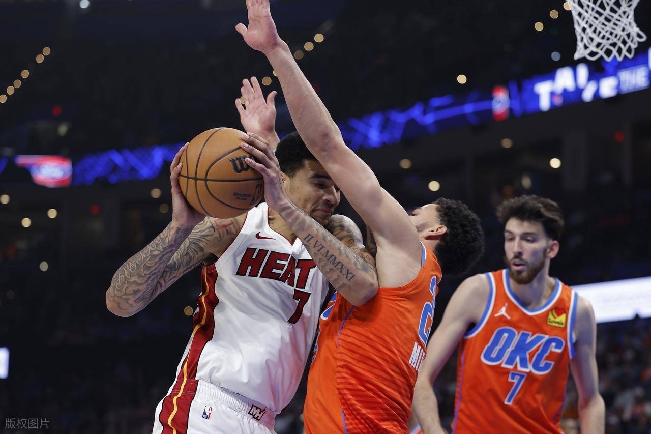 九游娱乐app-这也行？风云突变俄克拉荷马雷霆今晨再遭质疑阿扎伦卡在掘金比赛中逆转，今夜本菲卡备战德甲(郑钦文与阿扎伦卡比赛时间)